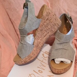 Blowfish Women's Tan Wedge Sandals